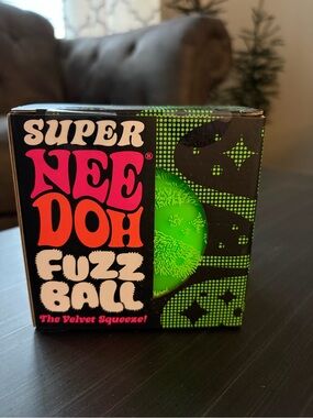 Super NeeDoh Fuzz Ball - Green